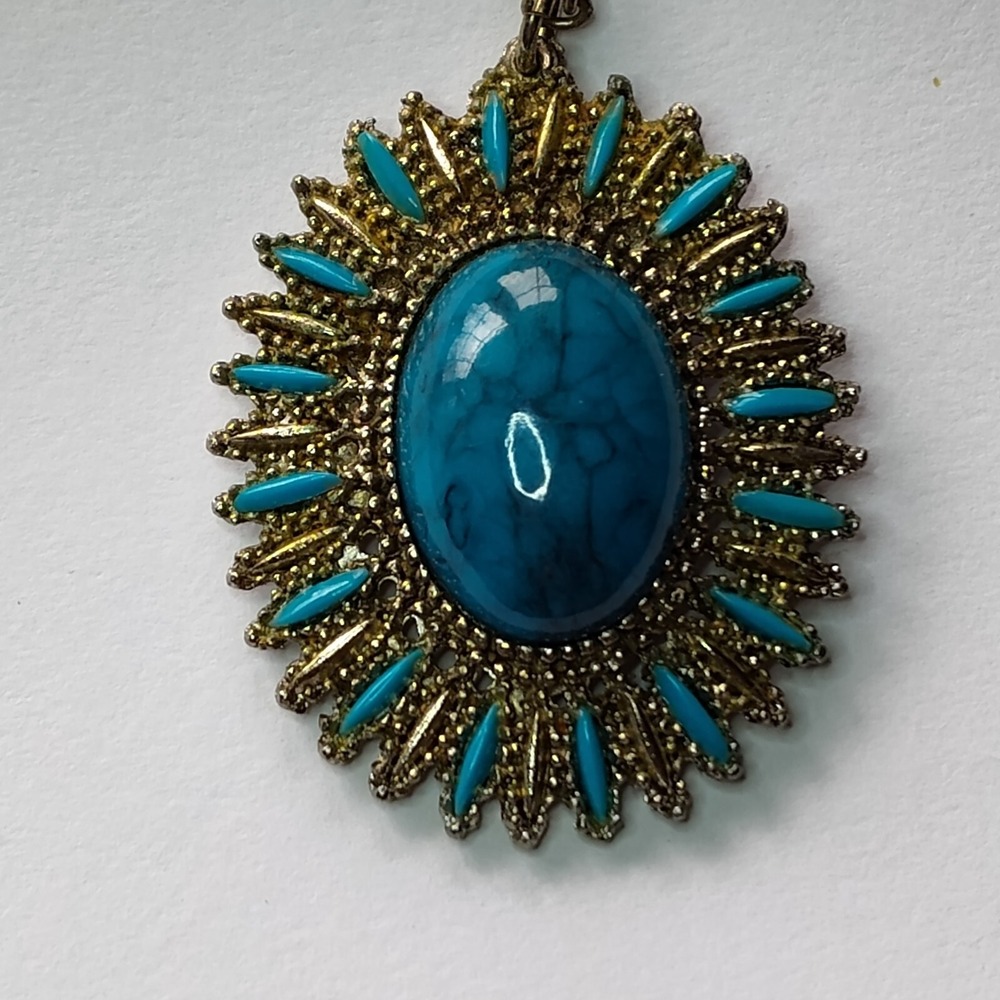 Gorgeous Faux Turquoise Sunburst necklace Costume Jewelry